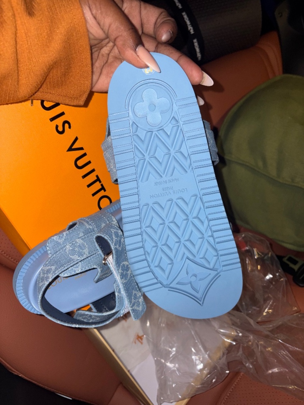 *Like New* LV Sunset Flat  Sand